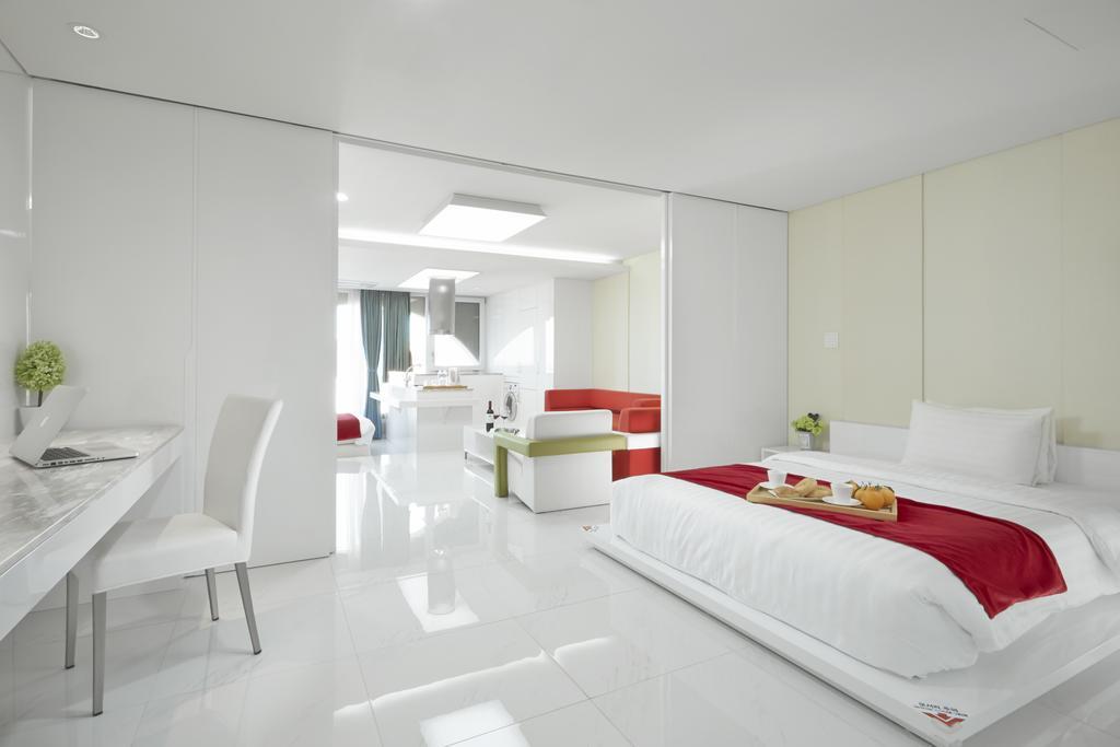 Shin Shin Hotel Jeju Ocean Согвипхо Номер фото