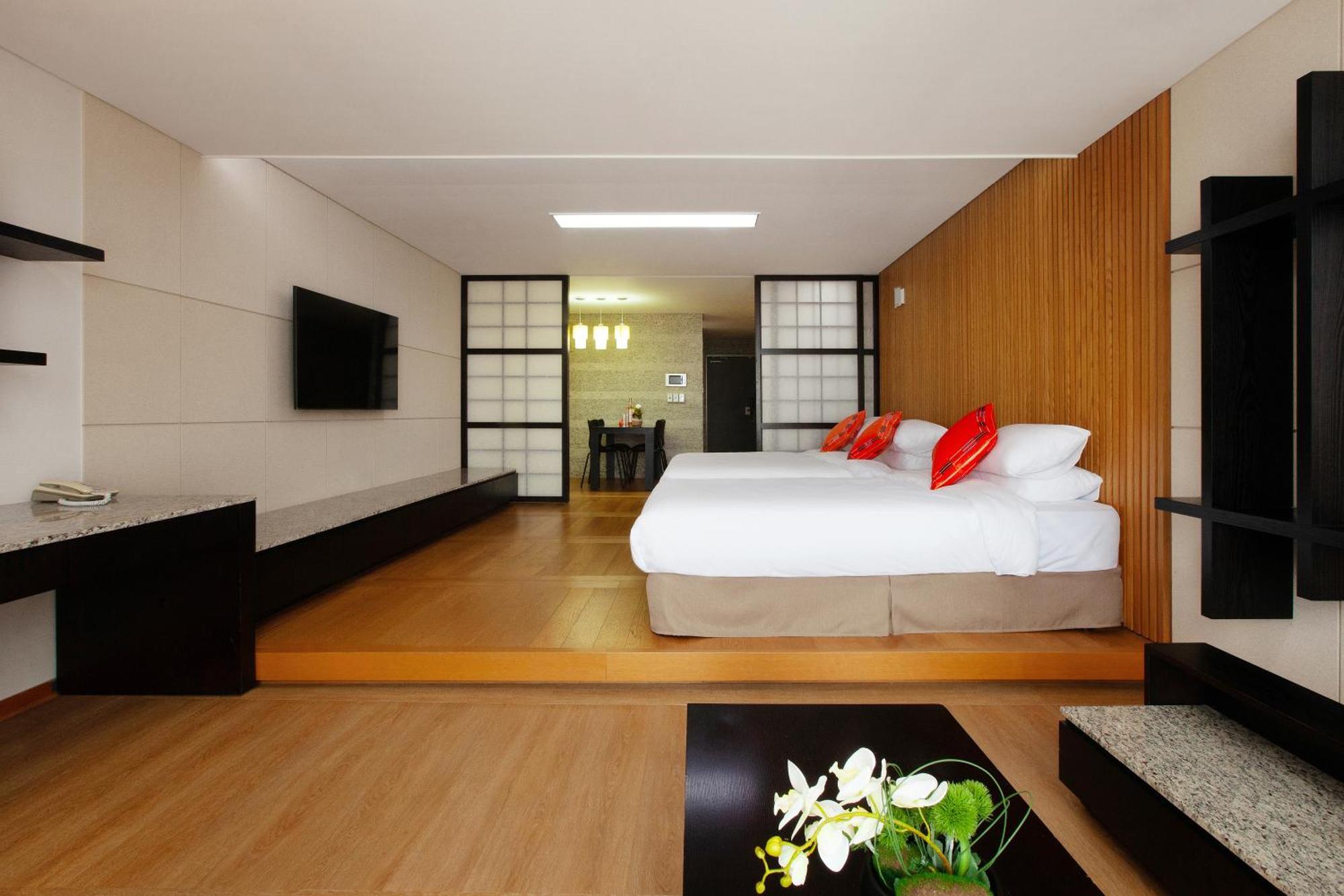 Shin Shin Hotel Jeju Ocean Согвипхо Экстерьер фото